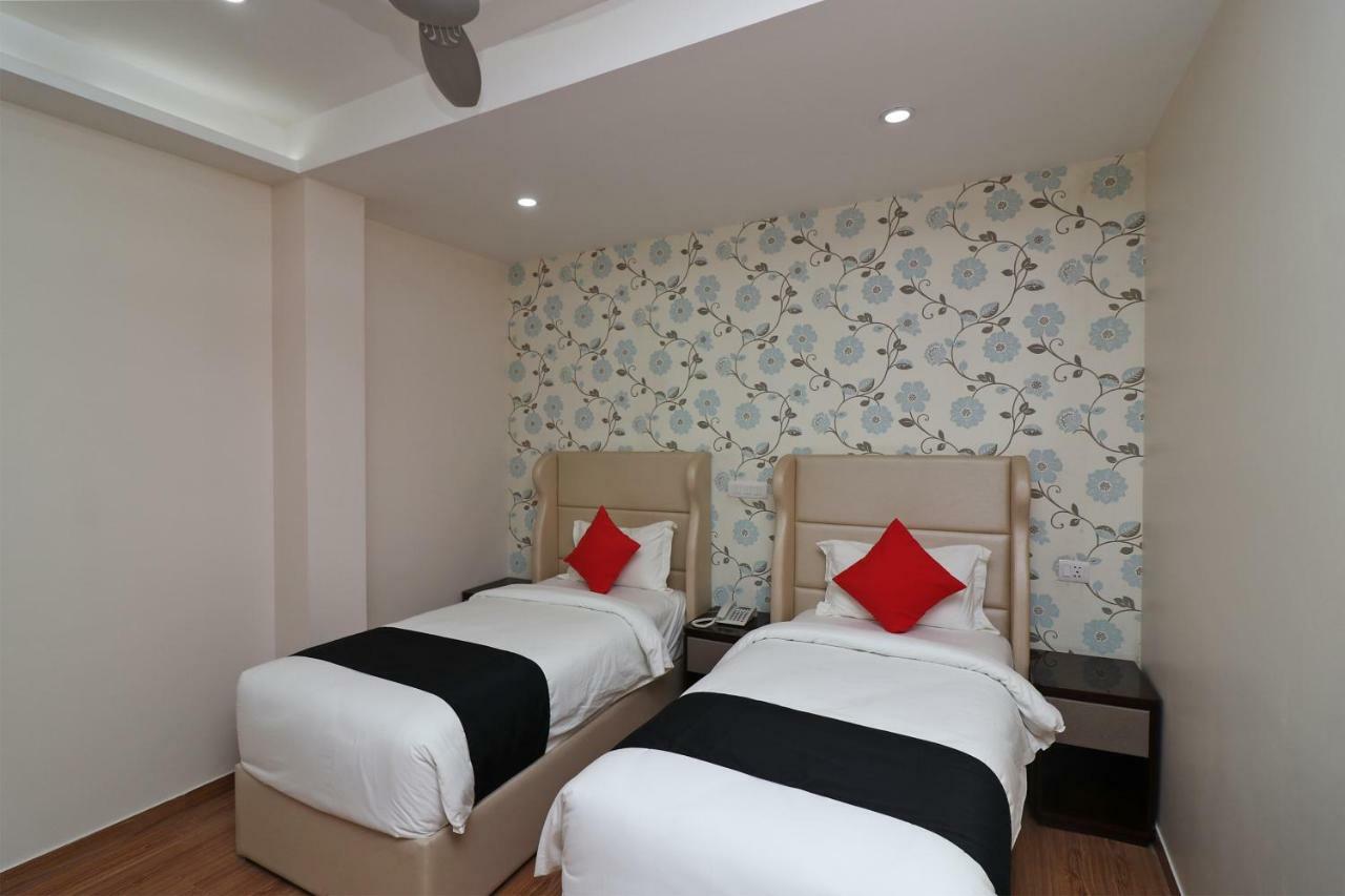 Capital O 37152 Naveen Continental Prayagraj Extérieur photo