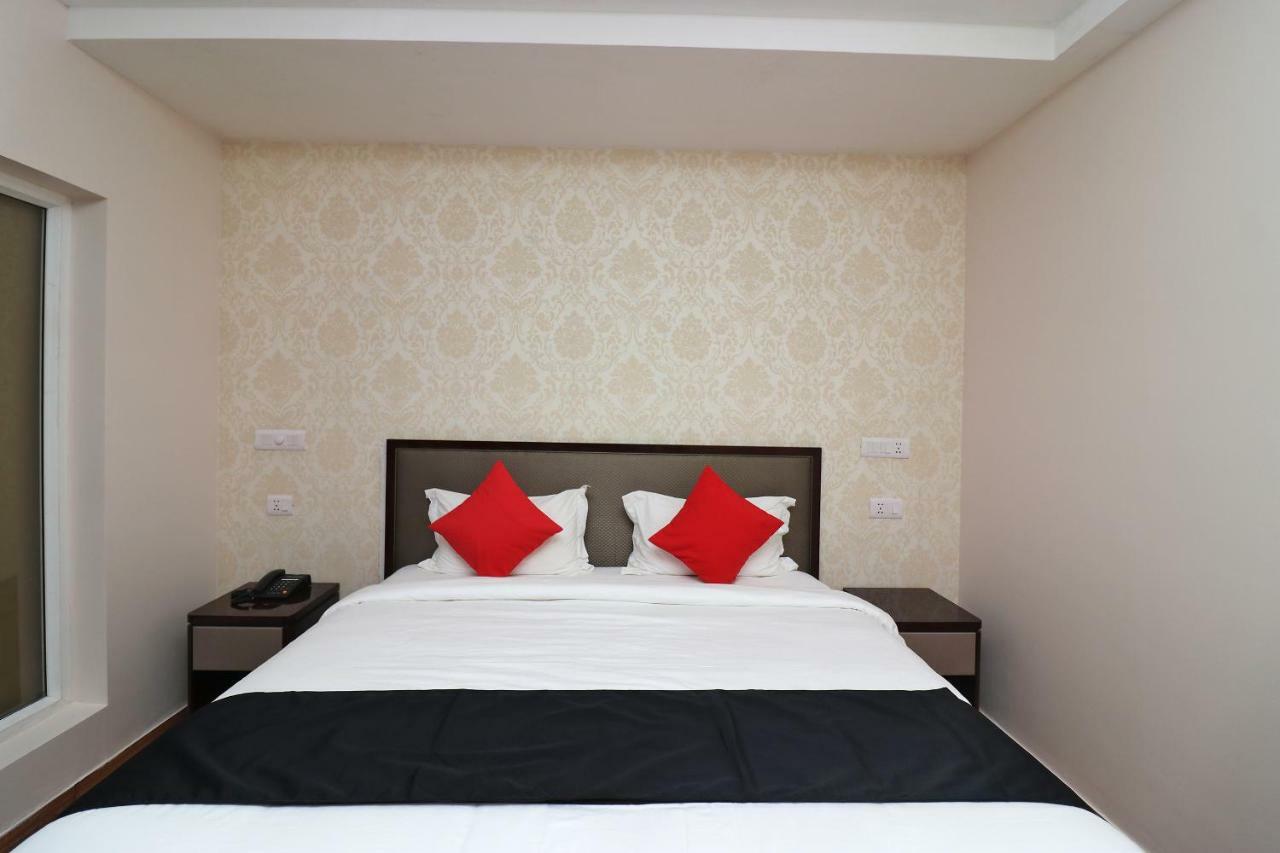 Capital O 37152 Naveen Continental Prayagraj Extérieur photo