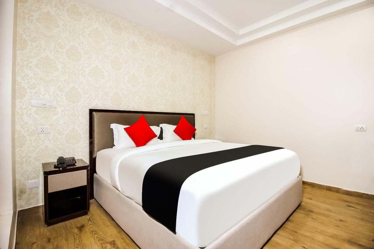 Capital O 37152 Naveen Continental Prayagraj Extérieur photo