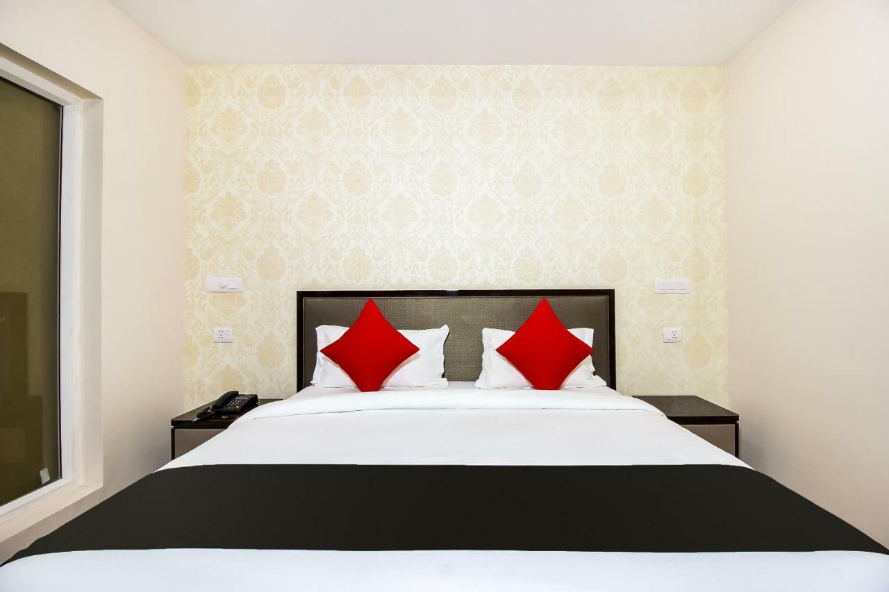 Capital O 37152 Naveen Continental Prayagraj Extérieur photo